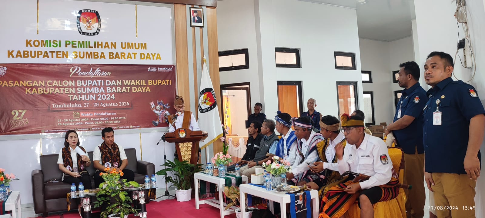 Dok:Foto Bawaslu Sumba Barat Daya Saat Melakukan Pengawasan Pendagtaran Bakal Calon Bupati dan Wakil Bupati Tahun 2024