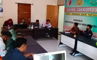 Bawaslu Gelar Rapat Bersama Kadis Kominfo SBD Bahas Keterbukaan Informasi Publik
