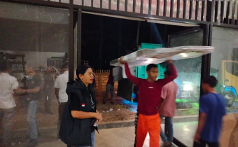 Dok Foto: Penerimaan Kotak Suara Logistik Tahap 1 diawasi Langsung Bawaslu Kabupaten SBD.